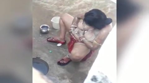 Aunty Bathing Outdoor Spy Clip