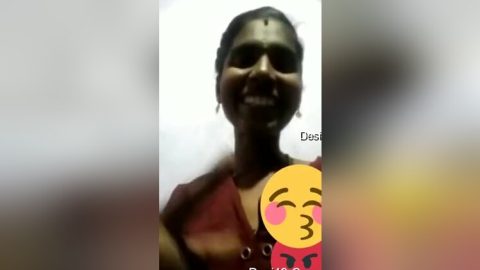 Today Exclusive- Tamil Showing Her Boobs