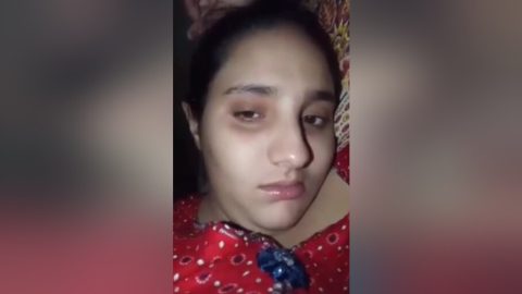 Today Exclusive- Sexy Paki Girl Showing Her Boobs