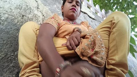 Devar Bhabhi – Bhabhi Ko Nahi Mila Land To Bhabhi Ne Finger Se Nikala Pani