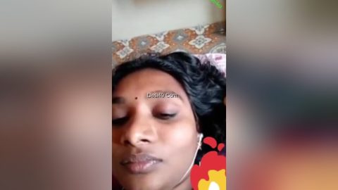 Exclusive- Sexy Tamil Girl Showing Her Boobs On Video Call