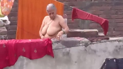 Buddhi Ki Lahrati Choot