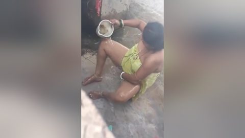 Today Exclusive- Desi Bhabhi Bathing Capture By 1