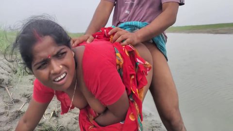 Bangladeshi Bowdi With Her Boyfriend In An Open Place 6 Min