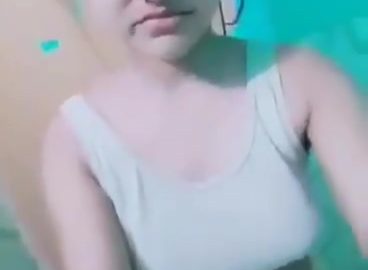Watch Cute Desi College Girl – Nude Selfie