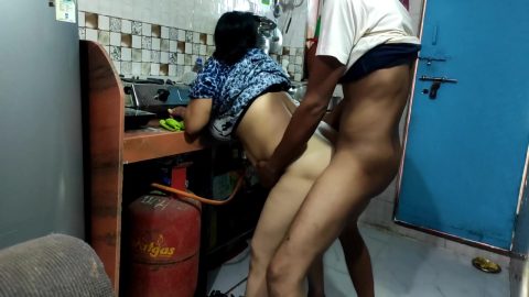 Didi Kitchen Mein Khana Paka Rahi Thi Maine Use Pataya Aur Chudai Kardi Hindi Awaaz Mein Xxx Video