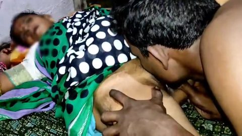 Indian Village Desi Bhabi Ko Ghar Me So Kar Chada