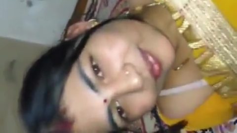 In Saree With Lovely Boobs And Seducing Face – Desi Bhabhi And Indian Desi Bhabhi