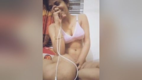 Today Exclusive- Cute Desi Girl Showing Her Boobs And Pussy 3