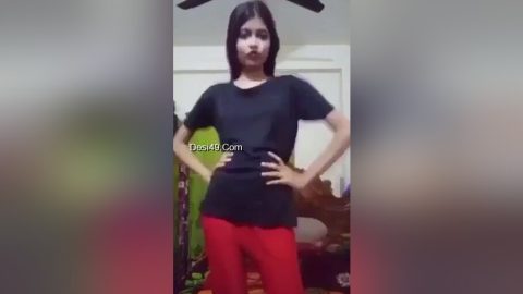 Today Exclusive- Desi Village Chick Shows Her Boobs