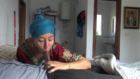 Kurt Temizlikci Istanbuldaki Otelde Siyahi Turistle Aldatıyor – Turk Porn Turbanli