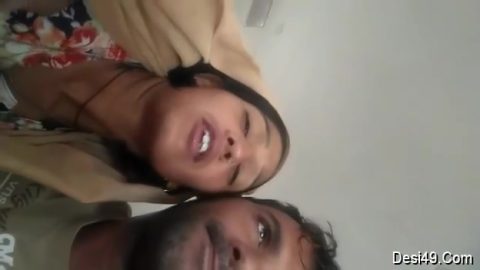 Exclusive – Cute Indian Lover Romance And Boob Sucking In Car