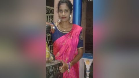 Today Exclusive- Sexy Odia Bhabhi Changing Cloths