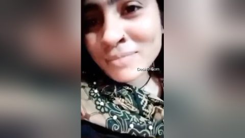Today Exclusive- Cute Paki Chick Shows Her Boobs