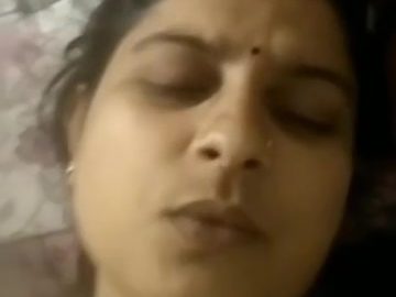 Sexy Desi Bhabhi Showing Pussy To Her Secret Lover
