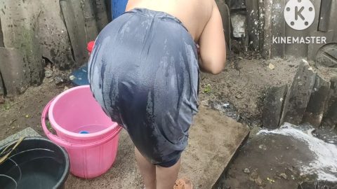 Anita Yadav Ki Hot Bathing Style