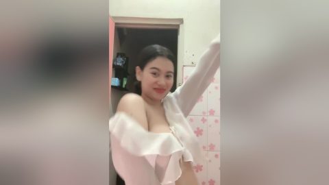 Beautiful Girls – The Queens Cleavage