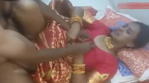 Hindi Sex – Indian Desi Girl In Room / Lesbian Indian Girlfriend