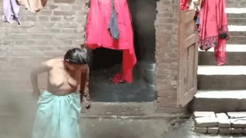 Desi Bhabhi Bathing Record In 1