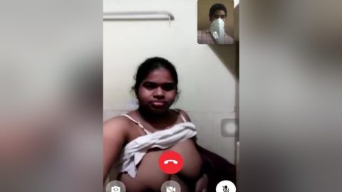 Today Exclusive- Desi Girl Showing Her Big Boobs