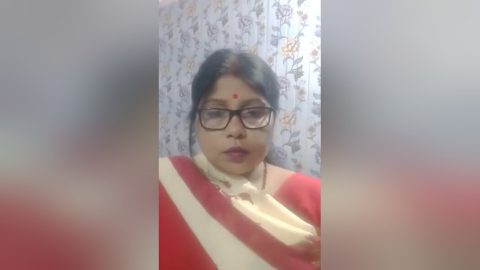 Today Exclusive -desi Bhabhi Shows Her Big Boobs