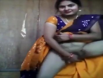 Desi Sexy Aunty Fingering Handjob Saree