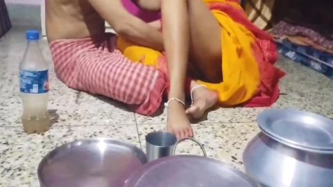 Young Bhabi Ne Chote Devar Se Apni Chut Ki Jalan Mitayi – 18 Years