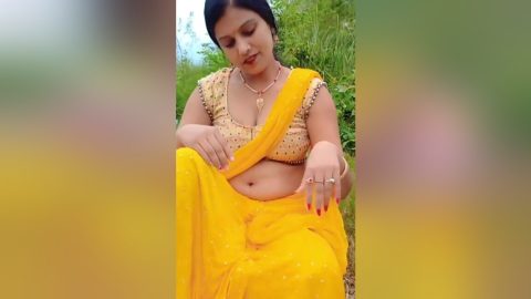 Devar Bhabhi And Hindi Sex – Bhabi Ko Gift De Kar Jamke Choda. Bhabi In Pink Saree Looks Like So Beautiful