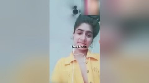 Today Exclusive- Cute Desi Girl Showing Her Boobs And Pussy 7