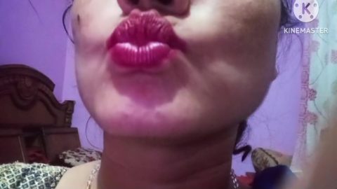 Give Sexy Lips Kisses To All Her Fans