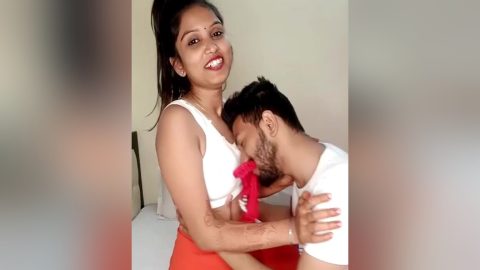 Today Exclusive- Sexy Desi Bhabhi Blowjob