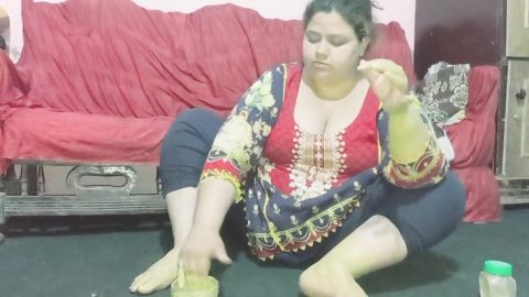 Pakistani House Wife Clean Phudi