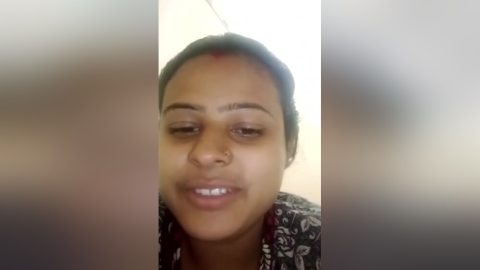 Today Exclusive -bhabhi Shows Her Boobs