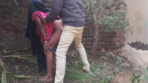 Bhabhi Ki Ko Ghar Ke Bahar Me Pela