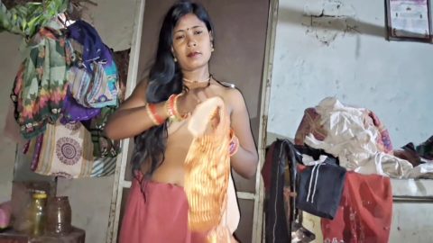 Indian Aunty Opening Her Full Cloth And Fingering Her Pussy