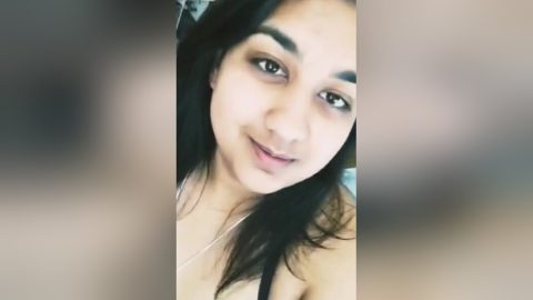 Today Exclusive-cute Nri Girl Showing Her Boobs