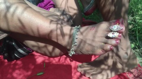 Makan Malik Ne Apne Malkin Wife Ghar Se Jungal Me Chod Rahe The Tab Naukar Madharchod Ne Video Bana Ke Viral