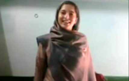 Sexy Pune Girlfriend Exposes Her Big Boobs