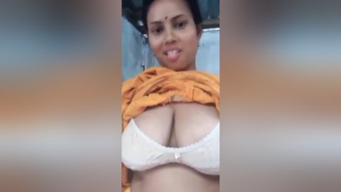 Desi Bhabhi Shows Her Big Boobs And Pussy