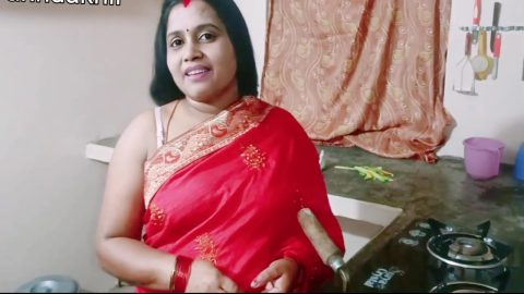 Indian Desi Anuti Ki Chudai Kitchen Mein (clear Hindi Void)