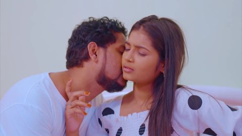 Huge Boobs – Indian Hot Bhabhi Fingering Her Pussy On The Bed
