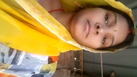 Horny Bihari Bhabhi Exposing Her Private Body Parts
