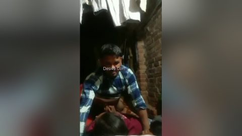 Exclusive- Desi Village Bhabhi Romance And Hard Fucked By Deaver