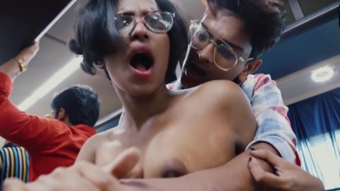 Today Exclusive -love On Moving Bus 1