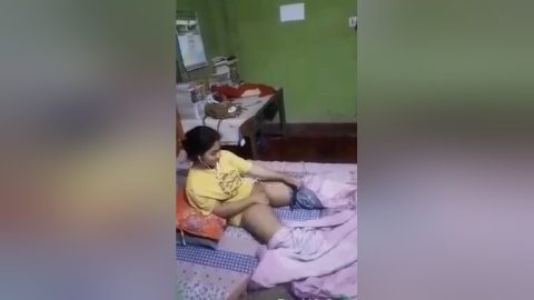 Today Exclusive- Desi Girl Shows Pussy To Lover On Capture In