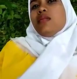 Sexy Sri Lankan Lovers Outdoor Sex