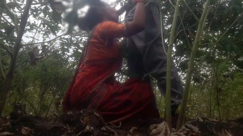 Khet Me Kam Karane Aai Bhabhi Ki Chudai