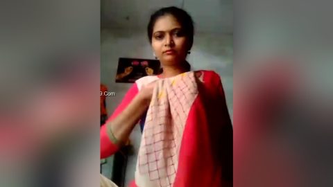 Today Exclusive- Hot Desi Girl Showing Her Boobs And Pussy