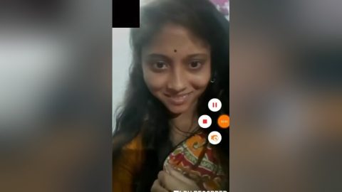 Today Exclusive- Sexy Bhabhi Shows Boobs On Video Call
