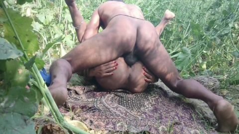 Indian Desi Hot Village Housewife Apne Pati Ke Sath Jungal Me Mangal Karte Huye Chudai Kiya. Hindi Sexy Videos
